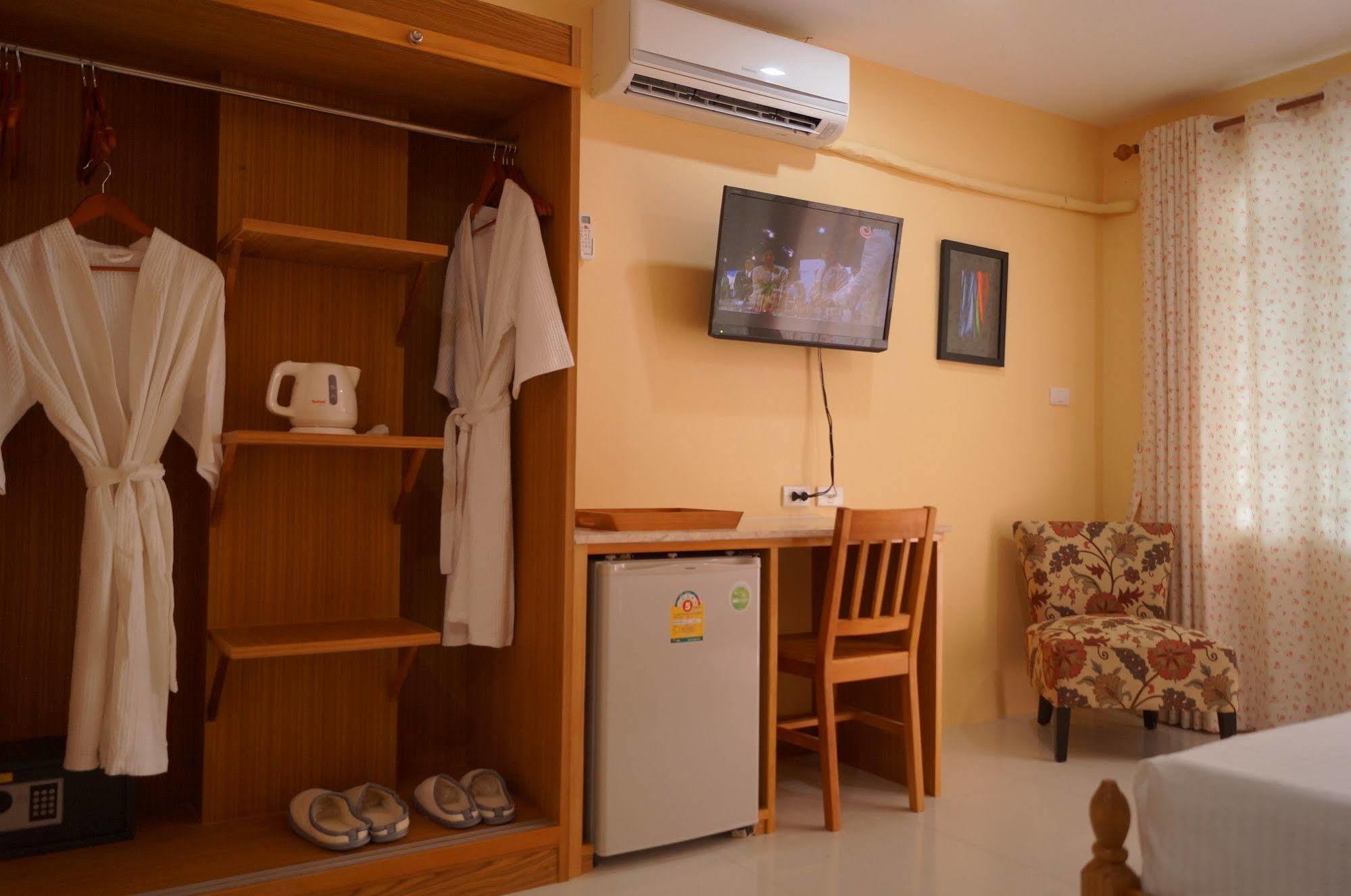 Patong Marina Hotel By Lofty Екстериор снимка